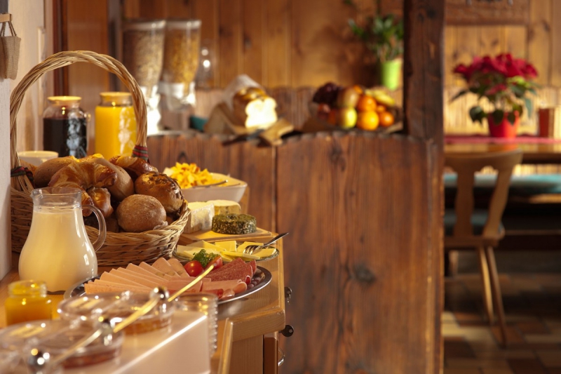 boulangerie-TOURRETTES-min_breakfast_buffet_food_restaurant_meal_hotel_plate_fresh-718745