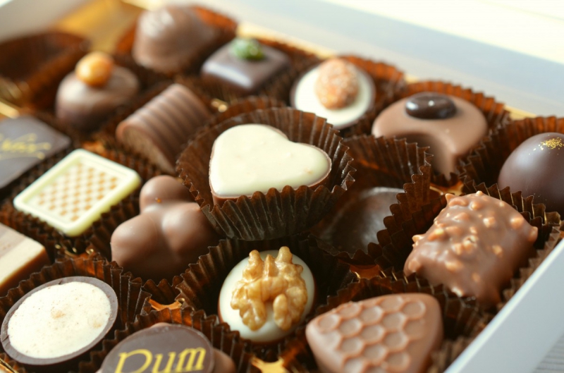 boulangerie-TOURRETTES-min_chocolates_food_candy_calories_nibble_chocolate_heart-782043